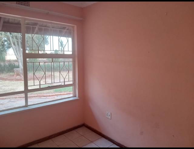 4 BEDROOM FREEHOLD TO LET IN TARLTON